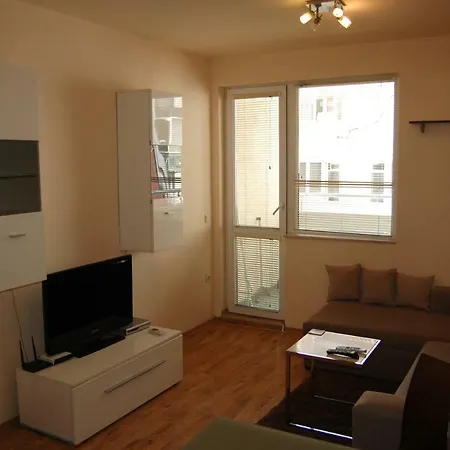 Luxury Nora Center