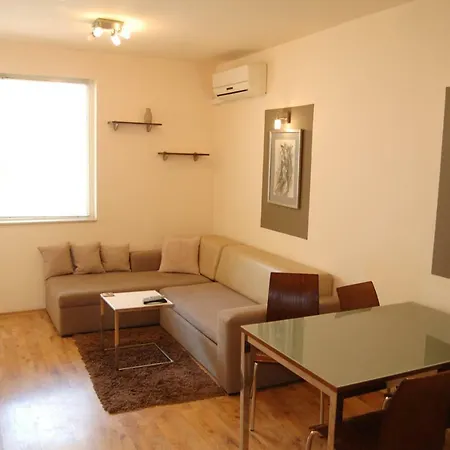 Luxury Nora Center